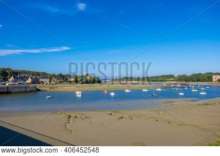 Saint-cast Le Guildo, France - August 25, 2019: The Harbor Of Guildo At Low Tide In The Coastal Rive