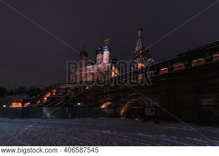 Reconstruction Of Krutitskoe Patriarchal Farmstead In Moscow.the Cathedral Of The Dormition In Kruti