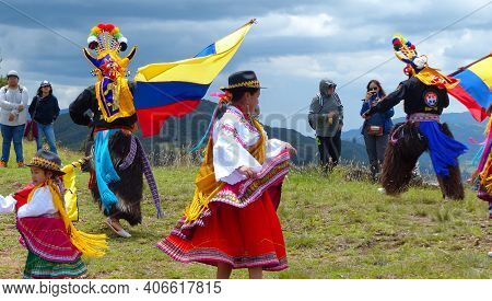 Cuenca, Ecuador-november 25, 2018: Group Of Ecuadorian Dancers Dressed As Cayambe People Performs Ou