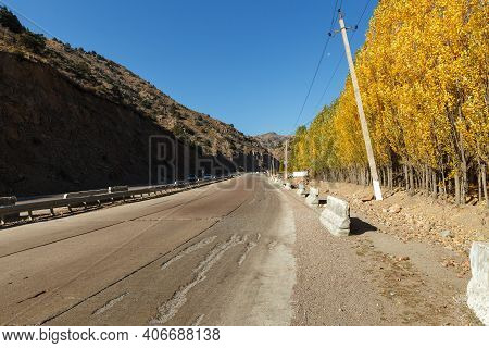 Highway A 373, Tashkent Osh Highway, Kamchik Pass, Uzbekistan. Mountain Road In Autumn.