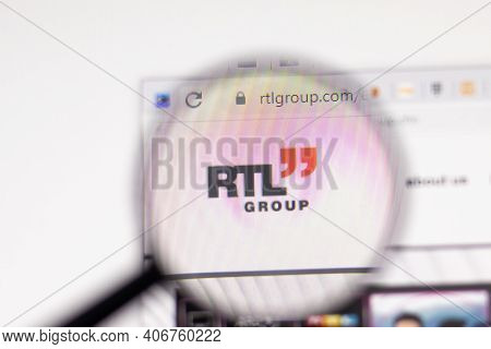Los Angeles, Usa - 1 February 2021: Rtl Group Website Page. Rtlgroup.com Logo On Display Screen, Ill