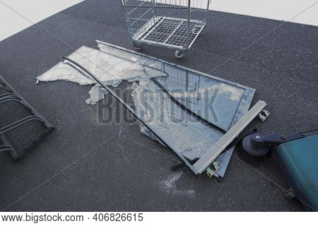 Glass Breakage Of A Glass Pane Or A Glass Panel