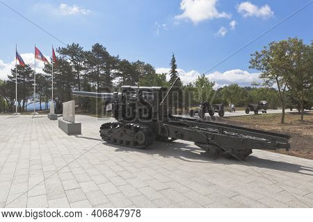 Sevastopol, Crimea, Russia - July 28, 2020: High-power Cannon Br-2 During The Great Patriotic War In