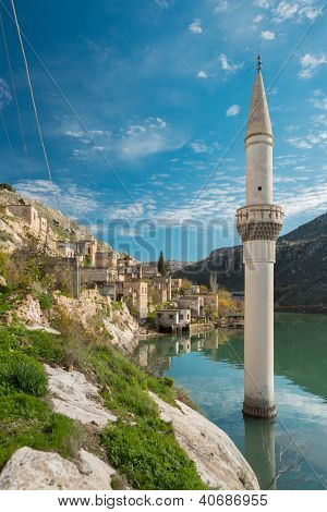 Verzonken dorp Halfeti in Gaziantep, Turkije