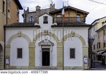 Torri Del Benaco, Italy - December 12 2020: On The Medium Veronese Coast Of Lake Garda, On The Borde
