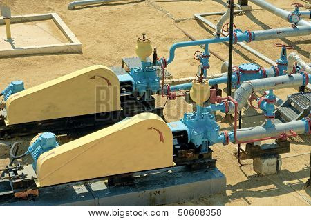 Pumps Pumping Oil.