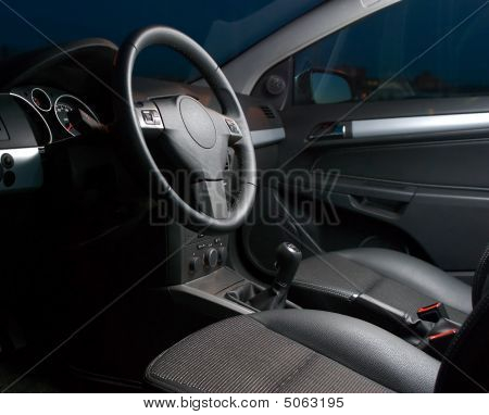 Auto uvnitř