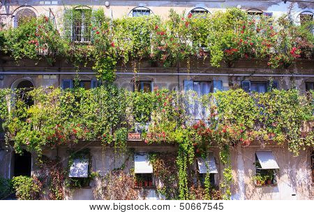 Casa A Ringhiera, Milan