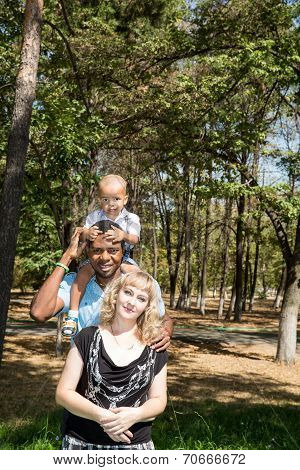 African American Happy Family: Black Father, Mom And Baby Boy On Nature. Use It For A Child, Parenti