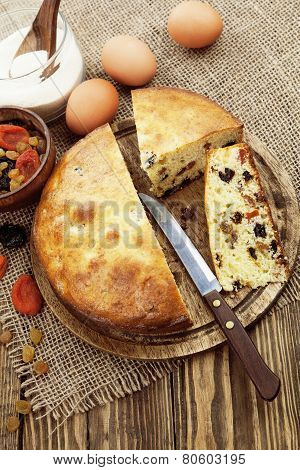 Mannik, Semolina Cake With Dried Fruits