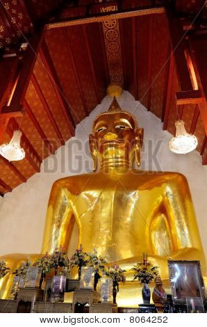Buddhastatue in einem Tempel