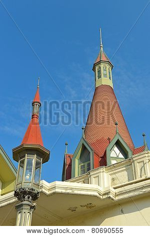 The dome of the palace Phayathai . There is a scene late antique lamp post.for people public .