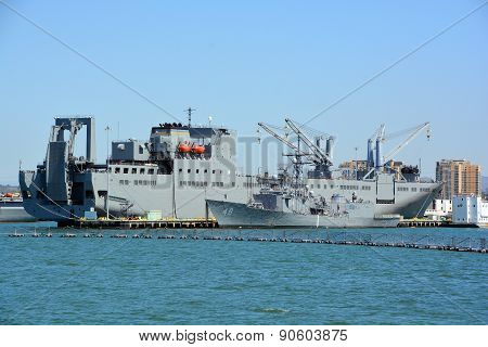 USNS Bob Hope