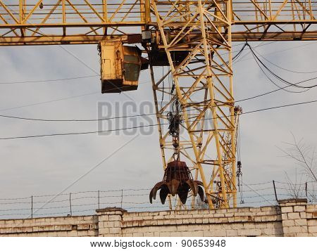 Stopped grabber crane