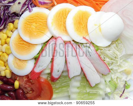 Fresh vegetables salad with egg