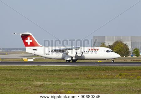 Frankfurt International Airport - Avro Rj100 Of Swiss Takes Off