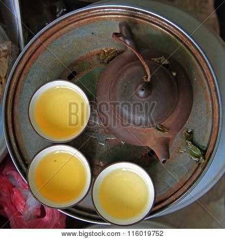 teapot and three cups, view from the top