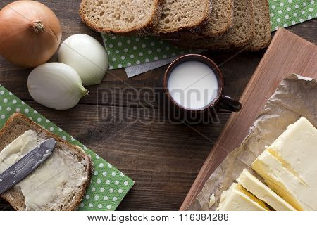 Lunch In The Village - Mook , Bread, Butter