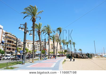 Sitges, Spain - May 23: The Tourists Enjoiying Their Vacation At Seafront On May 23, 2015 In Sitges,