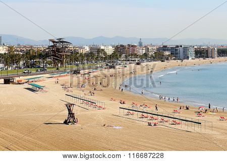 Salou, Spain - May 25: The Tourists Enjoiying Their Vacation On The Beach On May 25, 2015 In Salou,