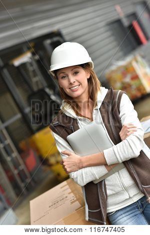 Store manager controlling store in warehouse