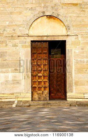 Italy  Lombardy     In  The Brebbia Old   Church     Step    Wall