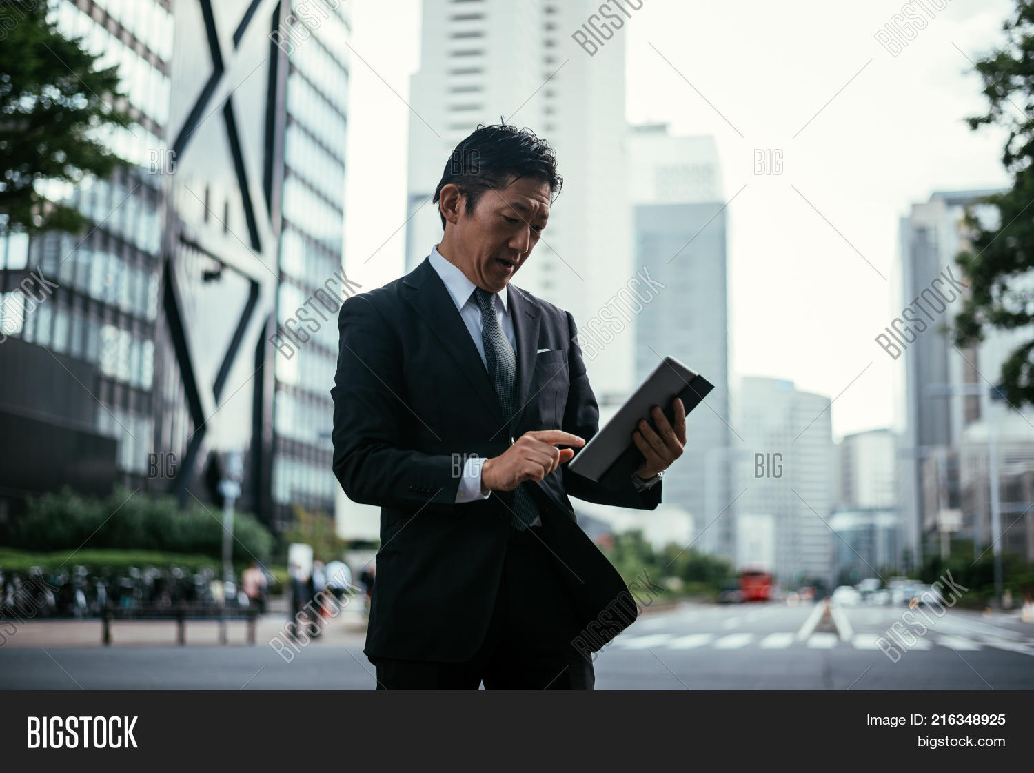 Состоятельный человек. Бизнесмен moment. Богатый и успешный мужчина. Успешный мужчина. Волк с уоллстрит дикаприо.