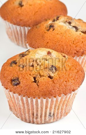 Muffins auf weißem Hintergrund