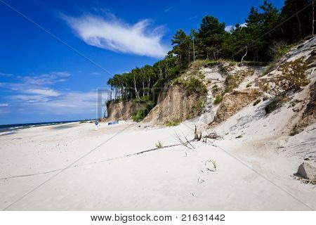 Ostsee-Landschaft mit bewölkten Himmel