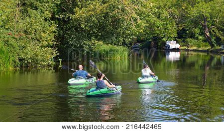 HEMMINGFORD GREY, CAMBRIDGESHIRE, ENGLAND,  AUGUST 28, 2017: People in canoes on the river ouse on a sunny day.