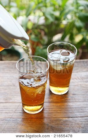 szolgálja mugicha, tea Japán hideg árpa