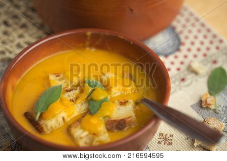 Pumpkin soup and leeks, with sage leaves.