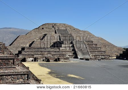 Pyramida měsíce