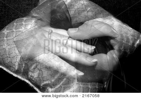 Matrimonio cuscino con le mani