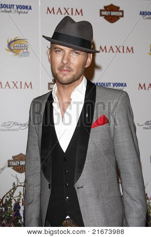 LOS ANGELES, CA - 19. května: Matt Goss přijíždí z večírku 11 ročních Maxim Hot 100 v Hřebčíně Paramount