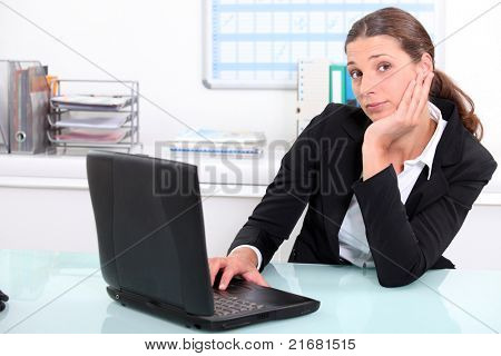 Imprenditrice annoiato al lavoro