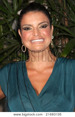 LOS ANGELES - 9 juli: Jennifer Gimenez anländer till den ansikte framåt 2: a årliga Gala för en ny börja