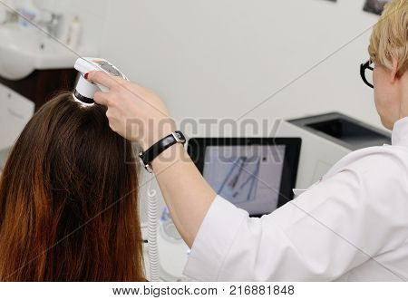 Trihoskopiya - is a method of hair examination using a special device - trihoskopa.