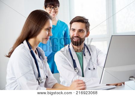 Group of doctors in the clinic discuss the diagnos of the patient