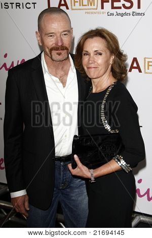 LOS ANGELES - JUN 17: Bryan Cranston; Robin Dearden Ankunft der 