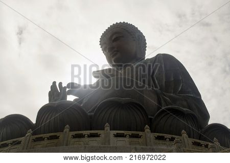 Sun on Buddha's statoe palm