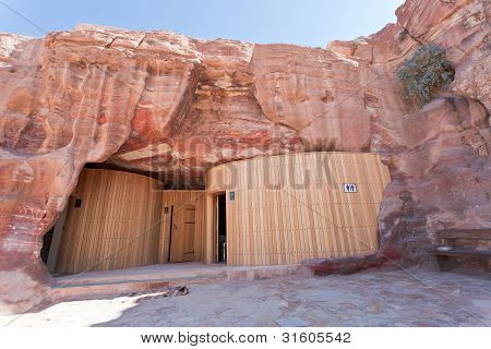 Moderne WC-Inancient-Höhle In Petra