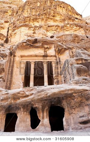 Antike Nabatean Tempel in kleine petra