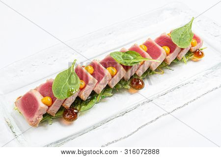 sliced steak fof tuna with sauce