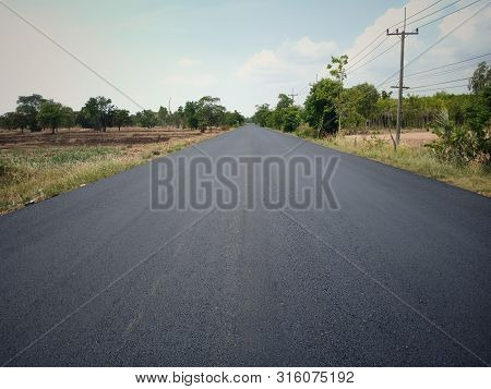 The Road Is Still Under Construction, There Are No Traffic Draws.