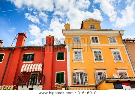 Bright House julkisivut Rovinj, Kroatia