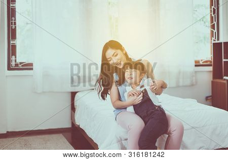 Asian Single Mom Ticklish And Carrying Her Cheerful Daughter At Home,happy And Funny