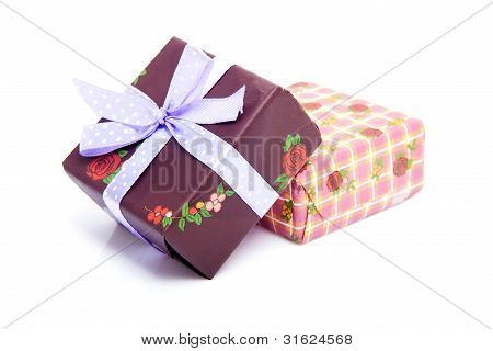 กองวันเกิดแสดง ด้วยโบว์สีม่วง