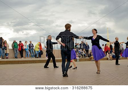 Saint-petersburg.russia.july 13.2019.dancing In The Town Square In The Fresh Air.anyone Who Wants To
