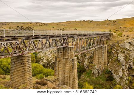 The Historic Stone Viaduct Bridge At Poolburn Part Of The Otago Rail Trail, Cycle Route, Otago, New 